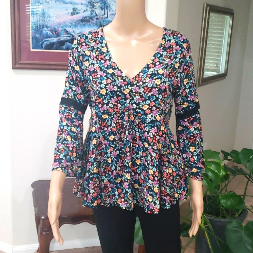 NB M country chic artsy floral bell sleeve lace bands peplum strappy back vneck